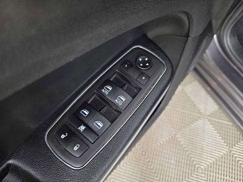 Used 2023 Chrysler 300 Touring image 24