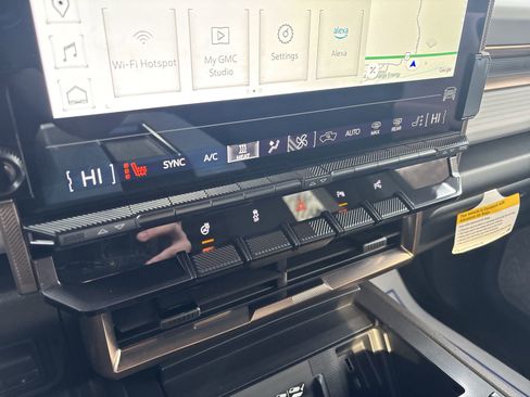 Used 2025 GMC Hummer EV 2X w/ LPO, Sport Package image 18