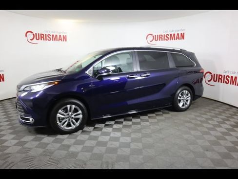 Used 2025 Toyota Sienna Limited AWD/4WD image 9
