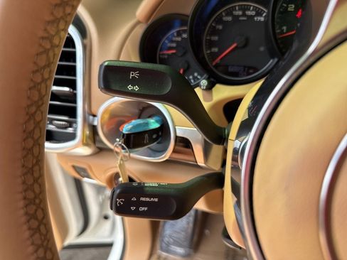 Used 2016 Porsche Cayenne image 29