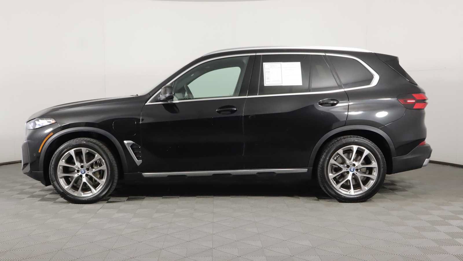 Used 2025 BMW X5 xDrive50e w/ Premium Package AWD/4WD image 8