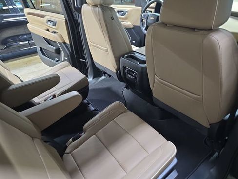 Used 2024 Chevrolet Suburban Premier w/ Premium Package AWD/4WD image 15