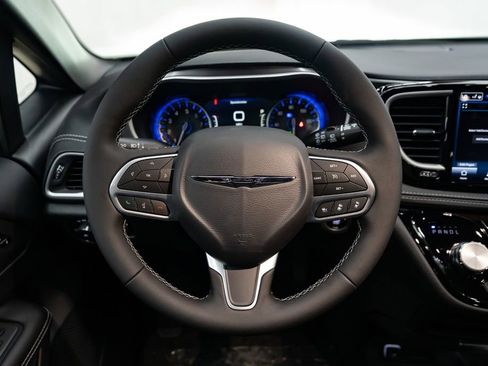 New 2026 Chrysler Pacifica Select image 15
