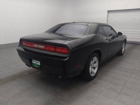 Used 2014 Dodge Challenger SXT RWD image 9