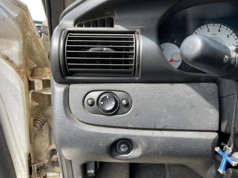 Used 2006 Dodge Stratus SXT image 34