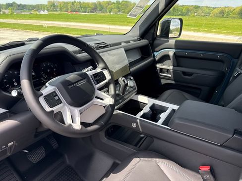 New 2026 Land Rover Defender 110 X-Dynamic SE AWD/4WD image 11