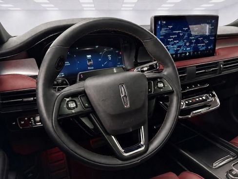 Used 2025 Lincoln Corsair Reserve w/ Equipment Group 202A AWD/4WD image 19