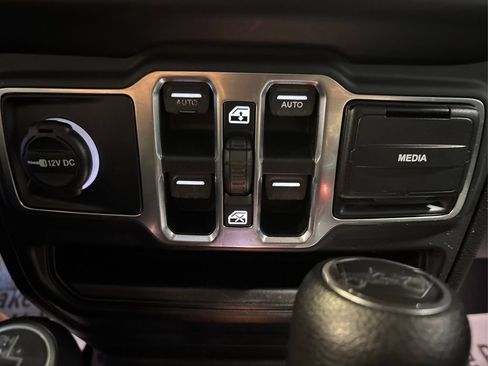 Used 2018 Jeep Wrangler Unlimited Sport AWD/4WD image 33