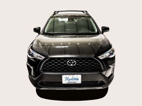 Used 2022 Toyota Corolla Cross LE image 3