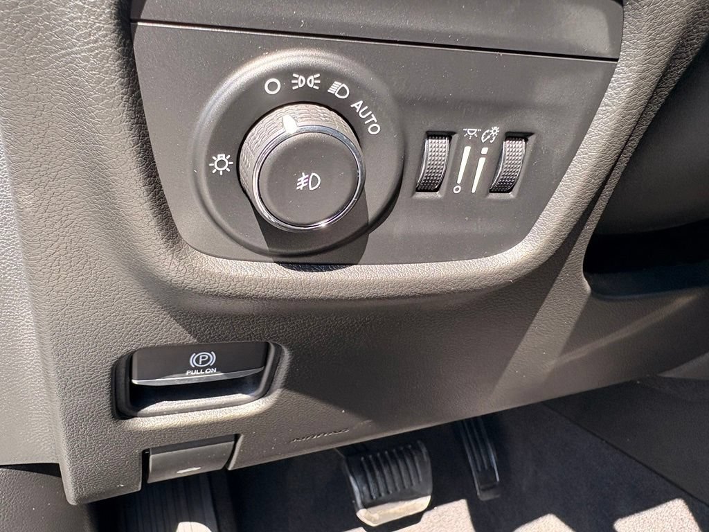 Used 2021 Jeep Grand Cherokee L Overland w/ Luxury Tech Group IV AWD/4WD image 13