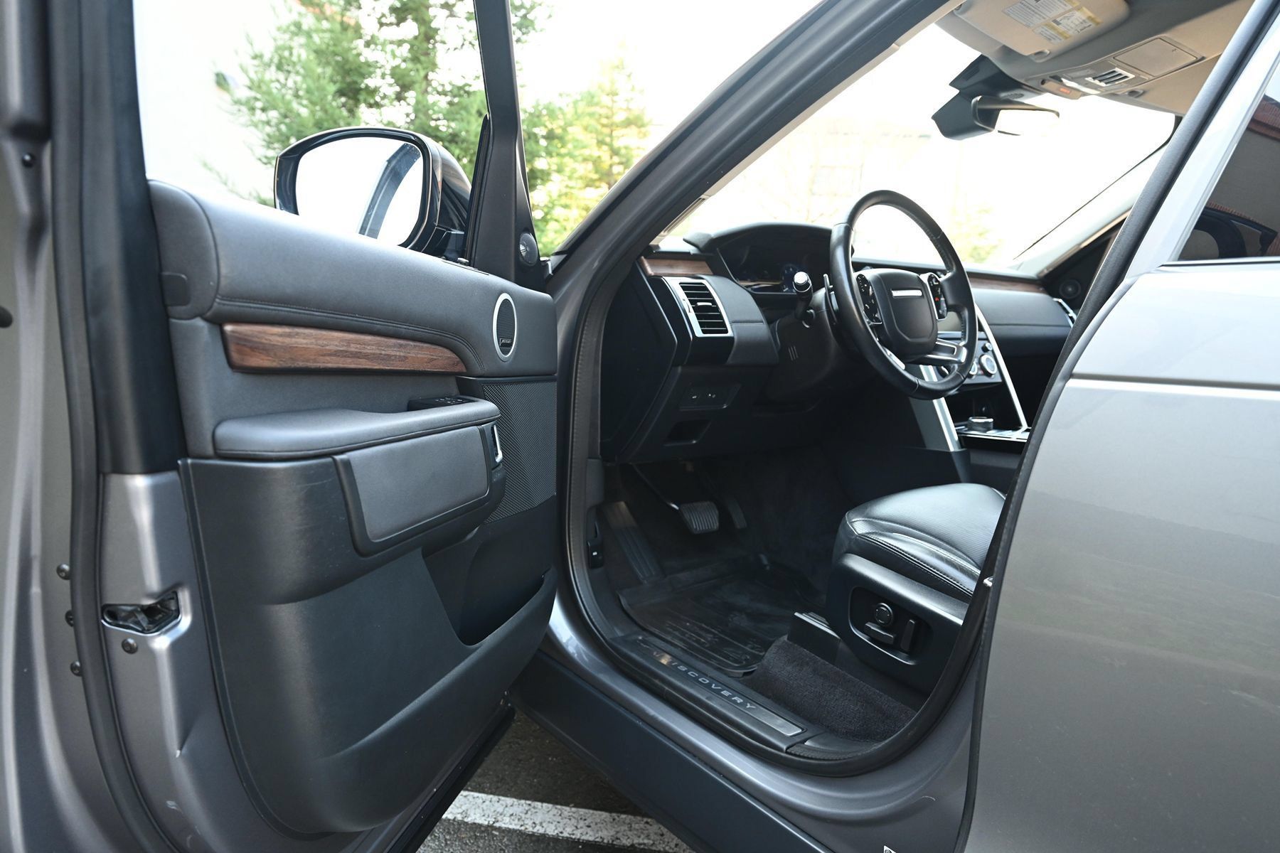 Used 2020 Land Rover Discovery HSE AWD/4WD image 25