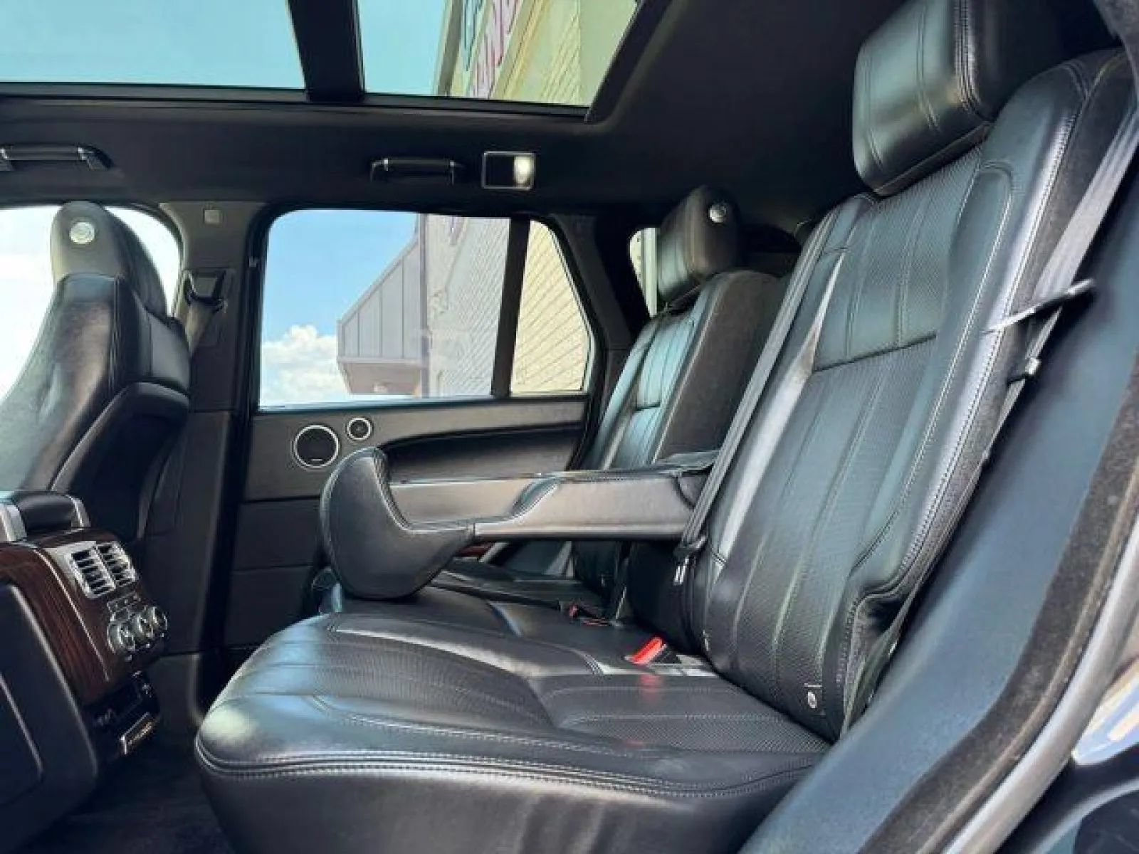 Used 2015 Land Rover Range Rover Supercharged AWD/4WD image 20