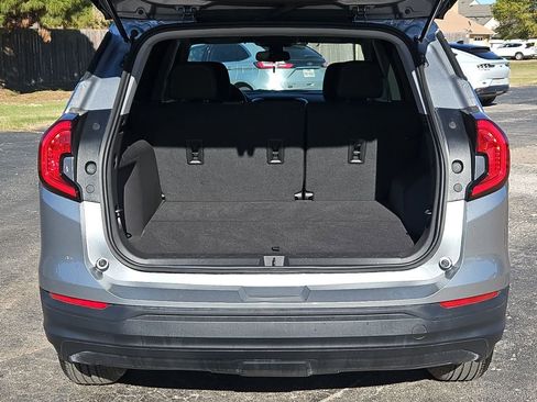 Used 2024 GMC Terrain SLE w/ Driver Convenience Package image 15