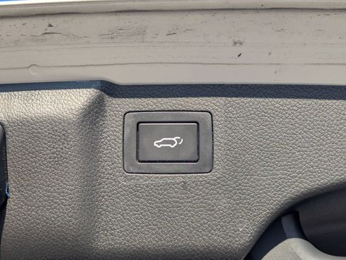 Used 2018 Hyundai Santa Fe Limited image 34