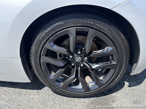 Used 2016 Nissan 370Z Coupe RWD image 9