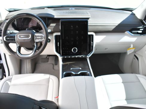 Used 2024 GMC Acadia Denali w/ Super Cruise Package image 18