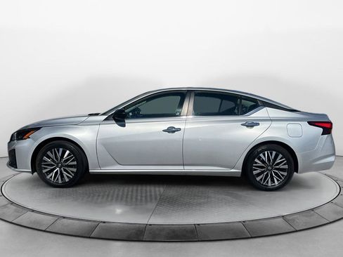 Used 2024 Nissan Altima 2.5 SV FWD image 6