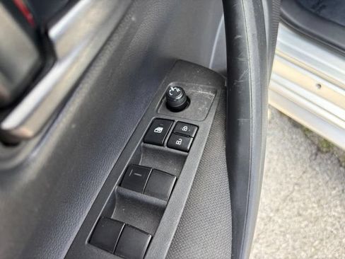 Used 2022 Toyota Corolla LE FWD image 18