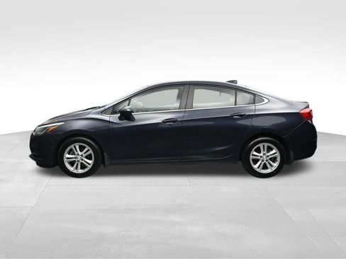 Used 2016 Chevrolet Cruze LT FWD image 2