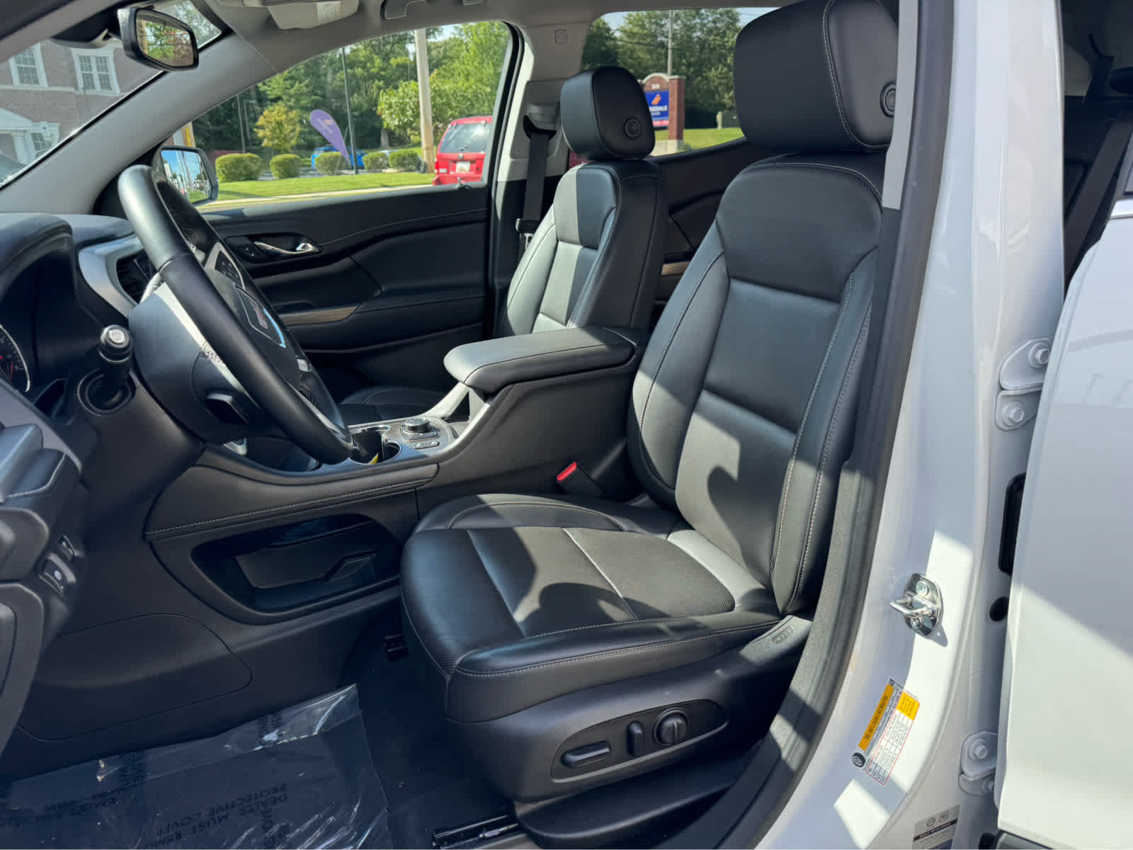 Used 2023 GMC Acadia SLT AWD/4WD image 12