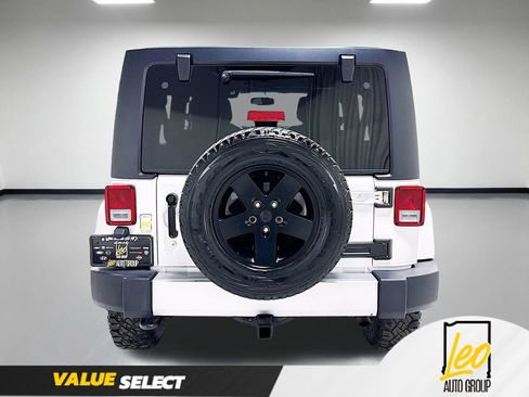 Used 2015 Jeep Wrangler Unlimited Sahara AWD/4WD image 8