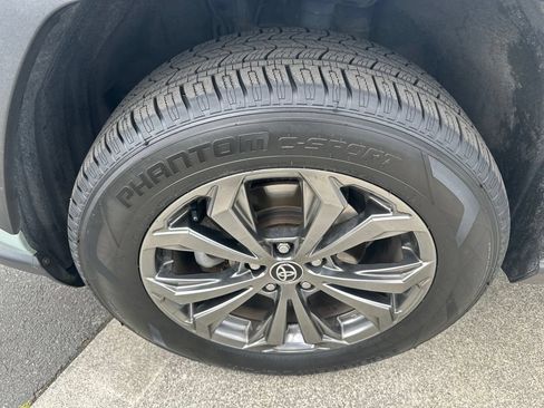 Used 2022 Toyota RAV4 XLE Premium AWD/4WD image 27
