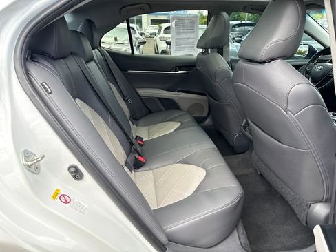 Used 2018 Toyota Camry XLE FWD image 10