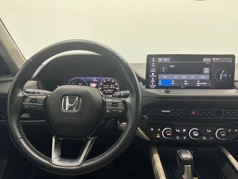 Used 2023 Honda Accord Touring image 3