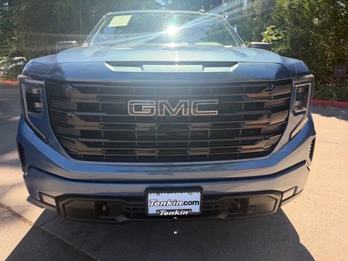 Used 2024 GMC Sierra 1500 Elevation w/ LPO, Elevation Black Package AWD/4WD image 9