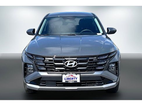 Used 2025 Hyundai Tucson SE AWD/4WD image 2