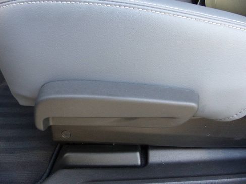 Used 2021 Buick Enclave Essence w/ Sound and Sites Package AWD/4WD image 46