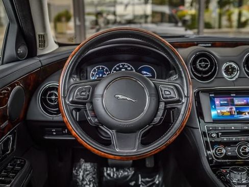Used 2016 Jaguar XJ R-Sport AWD/4WD image 27