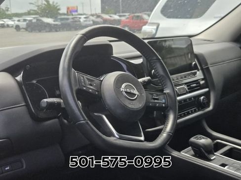 Used 2024 Nissan Pathfinder SL w/ Black Appearance Package AWD/4WD image 9