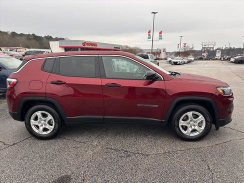 Used 2022 Jeep Compass Sport image 2