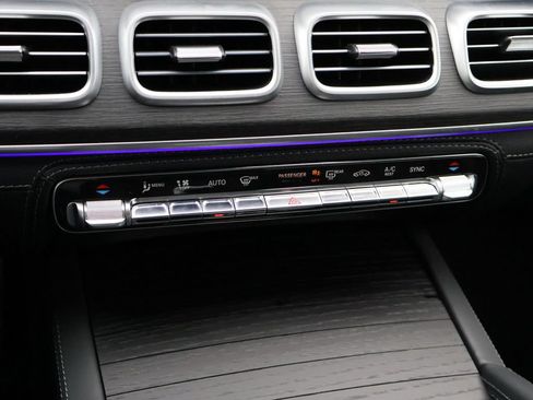 Used 2024 Mercedes-Benz GLS 580 4MATIC image 18
