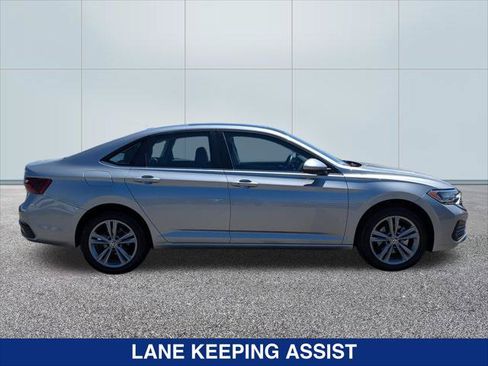 Used 2023 Volkswagen Jetta SE w/ Panoramic Sunroof Package FWD image 6