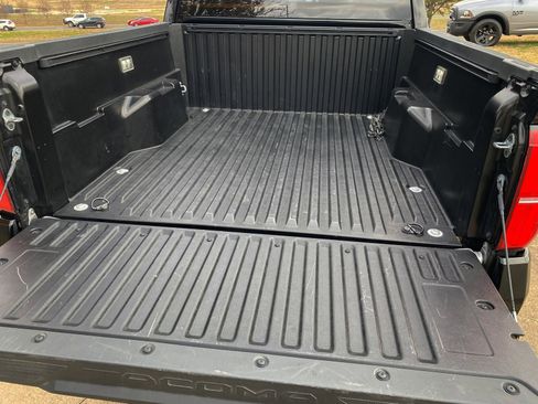 Used 2025 Toyota Tacoma TRD Off-Road image 9