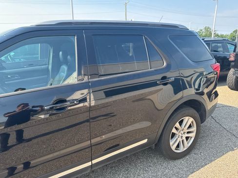Used 2018 Ford Explorer XLT w/ Equipment Group 202A AWD/4WD image 20