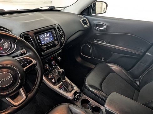 Used 2018 Jeep Compass Latitude w/ Cold Weather Group AWD/4WD image 12