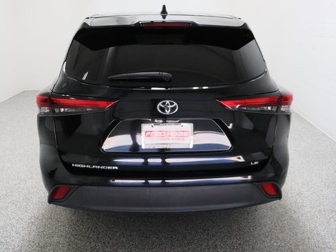 Used 2021 Toyota Highlander LE FWD image 8