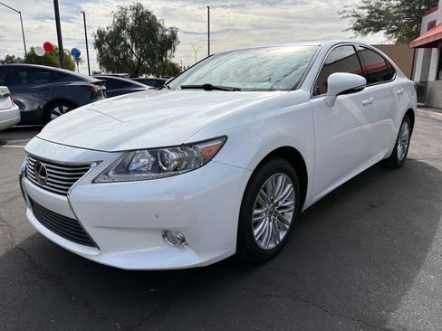 Used 2013 Lexus ES 350 Base 4dr Sedan w/ Premium Pkg image 3