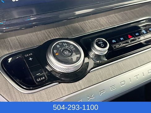 Used 2025 Ford Expedition Platinum AWD/4WD image 19