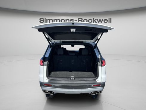 Used 2025 GMC Acadia Elevation w/ Elevation Premium Package AWD/4WD image 10
