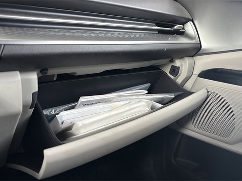 Used 2022 Kia Carnival LX image 29