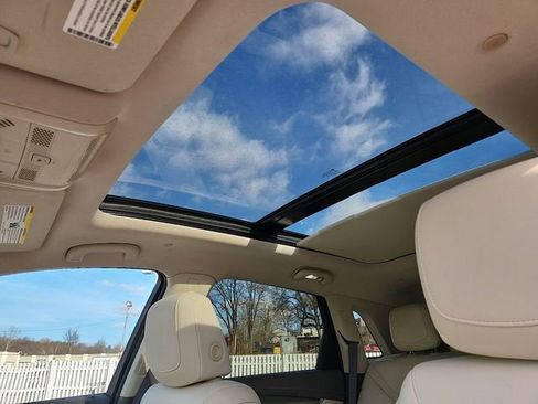 Certified 2022 Cadillac XT5 Premium Luxury image 16