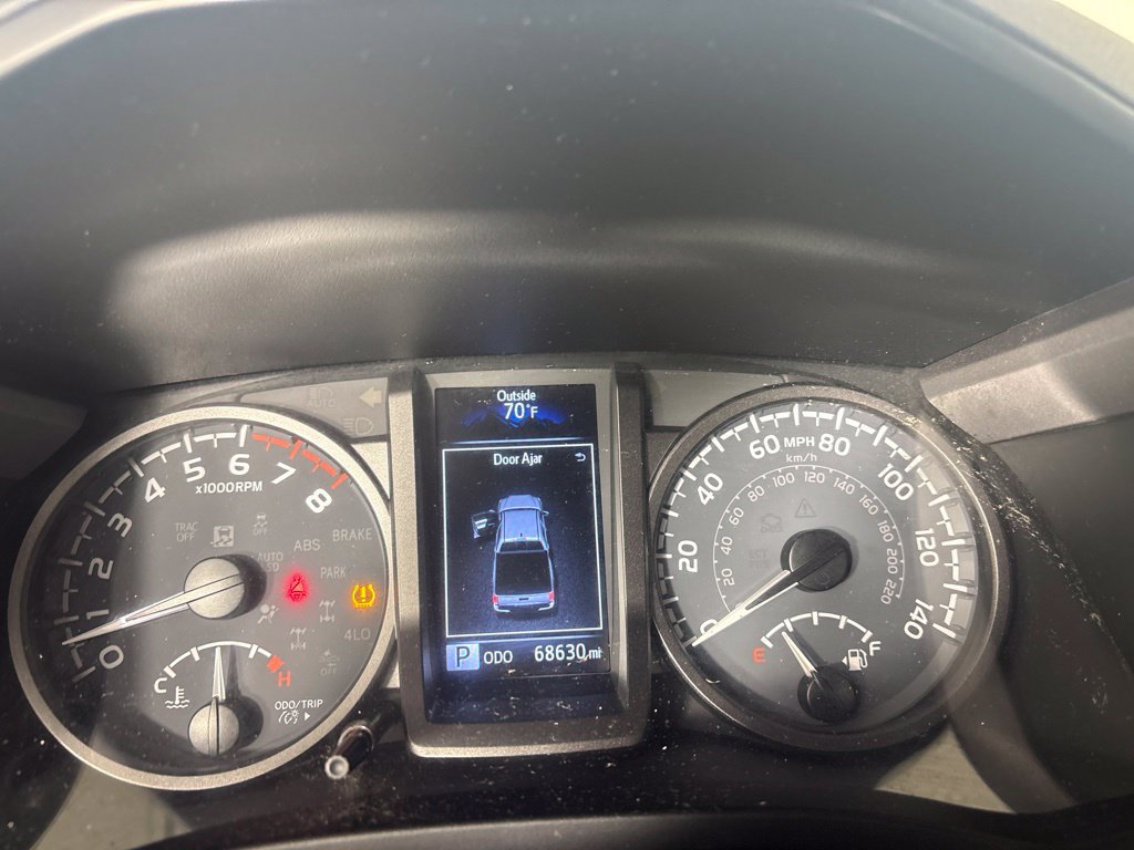 Used 2021 Toyota Tacoma TRD Off-Road w/ Technology Package AWD/4WD image 18