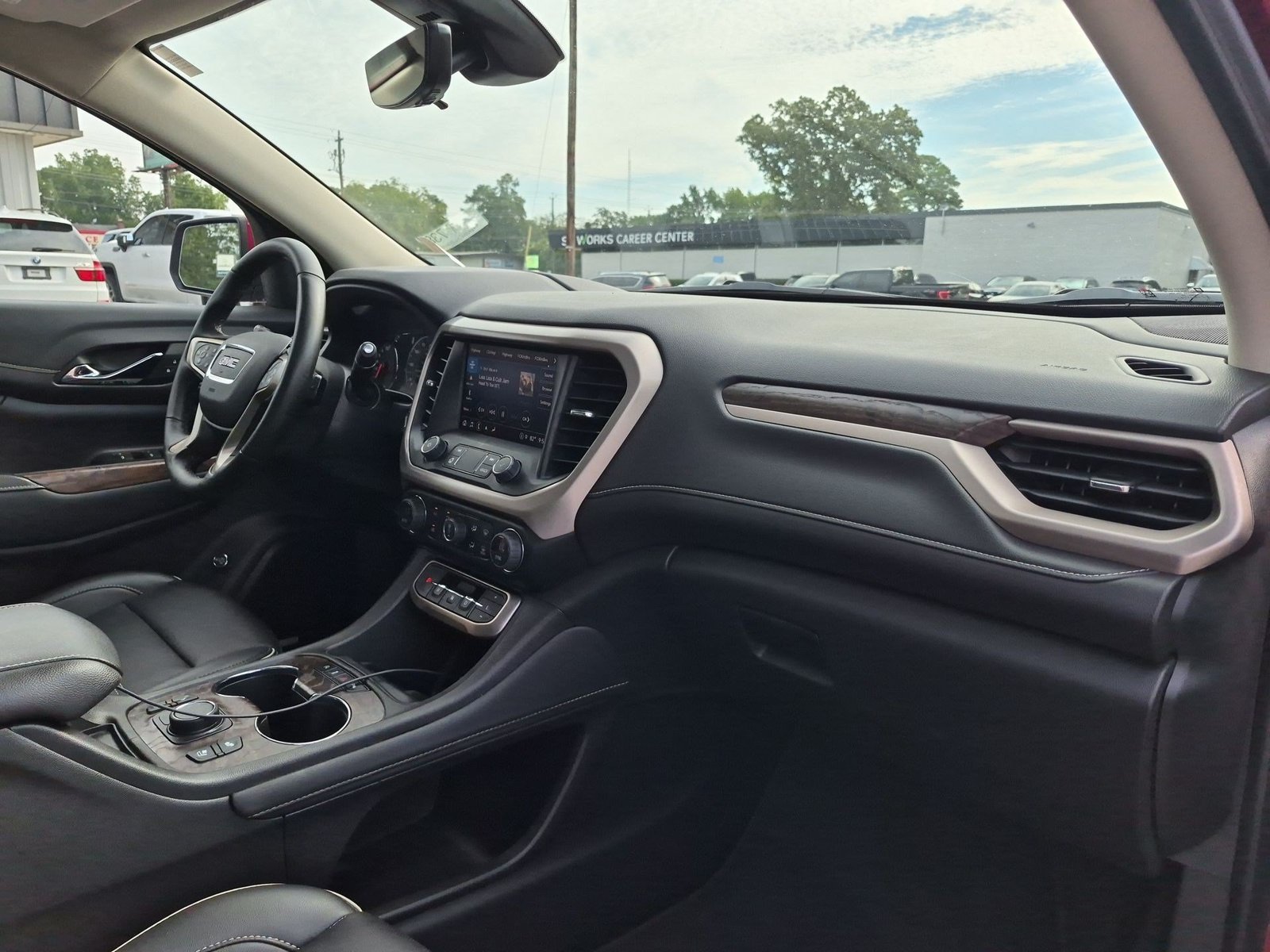 Certified 2023 GMC Acadia Denali w/ Denali Ultimate Package FWD image 32
