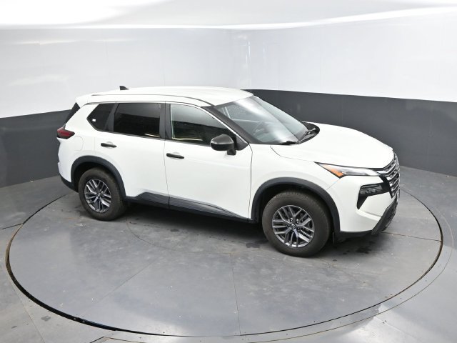 Used 2024 Nissan Rogue S FWD image 34