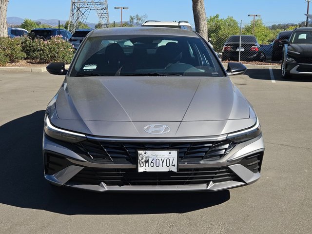 Used 2025 Hyundai Elantra SEL FWD image 2