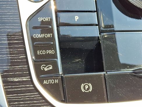 Certified 2025 BMW X7 M60i image 31